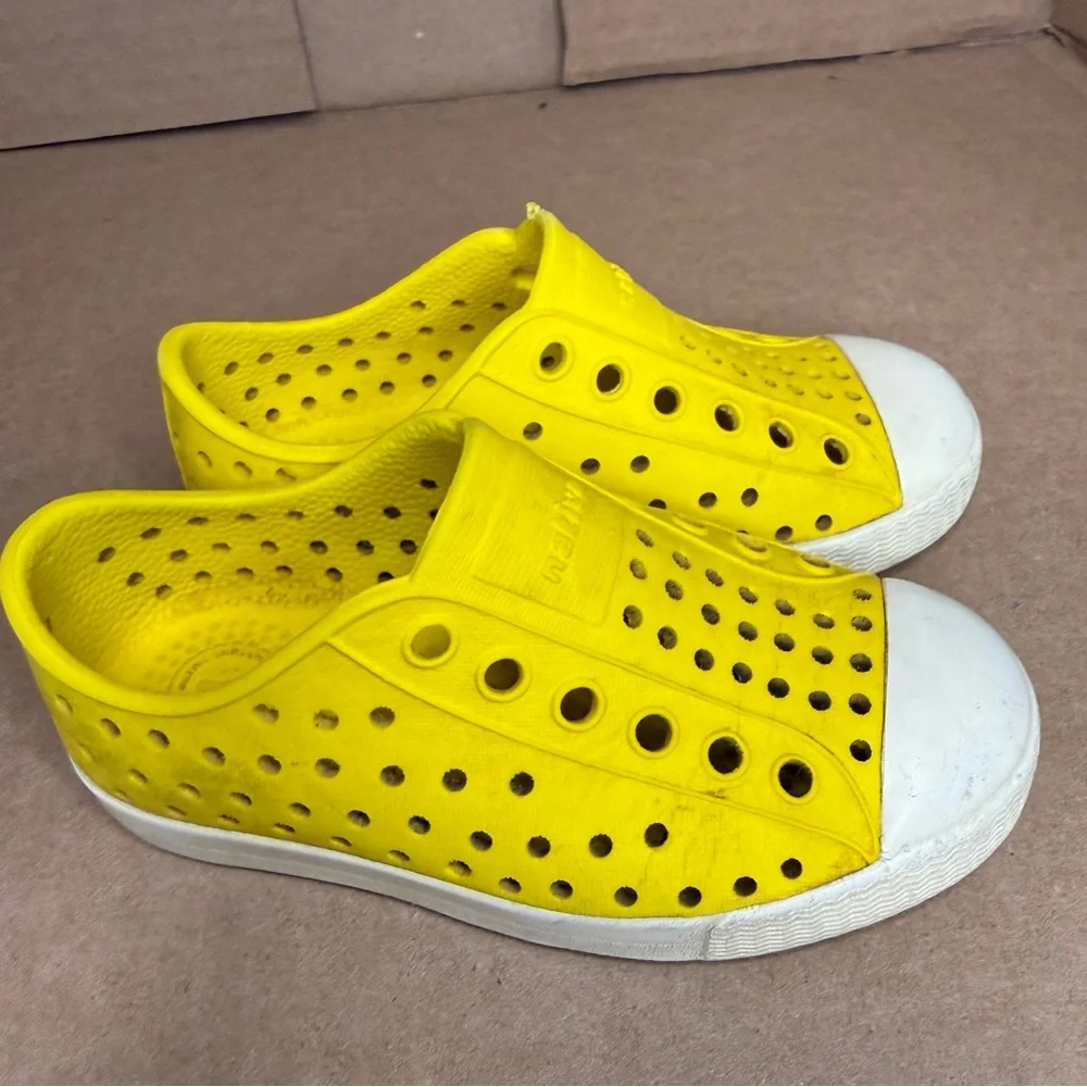 Native Jefferson Yellow EVA Slip On Water Shoes Sneakers Kids Toddler Size C7